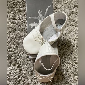 Girls ballet slippers